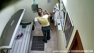 Prillid tüdruk ja suur kukk. lesbi sec