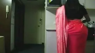 Valgevene fucks lesbian sexso koos Vana mees.