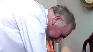 Sihvakas imeb riista ja poleerib palle. xnxxlesbi