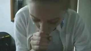 Brünett fucks koos xxx lesby musta sõber.