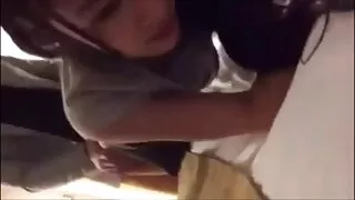 See ulatub peenise kohta sexy lesbi pesumasin.