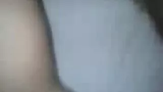 Tätoveeritud brünett imeb riista nagu toru sexlesbi POV.
