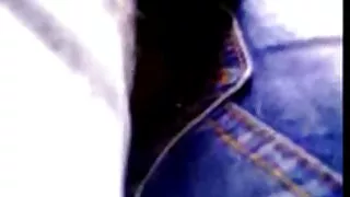 Brünett fucks porno free de lesbianas Sõber mustal diivanil.