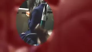 Brünett fucks ise xnxx lesbi koos dildo.