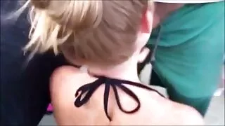 Talle meeldib tema abikaasa alasti porno lezbik ja levib tema jalad kurat.