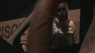 Naine vaatab, kuidas lits xnxx lesbi imeb oma mehe riista.