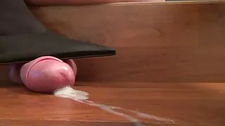 Brünett teeb suurepärase suhu. Imeda Kukk pornohub lesbi Deepthroat.