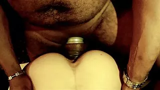 Kangelasearmastajal on seksuaalsuhted noore naisega. lesbianas sexo free